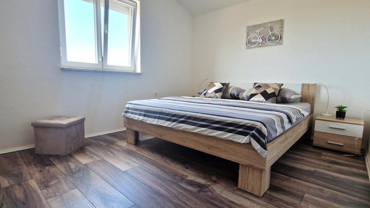 Apartment Goran Krk Town Eksteriør bilde